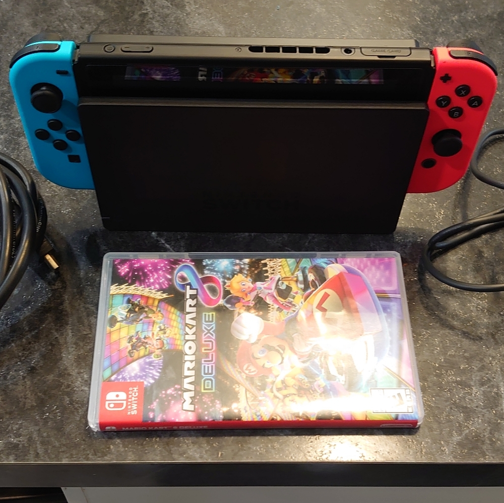 Nintendo Switch w/ Mario Kart 8 Deluxe